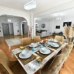 Center Suite 5